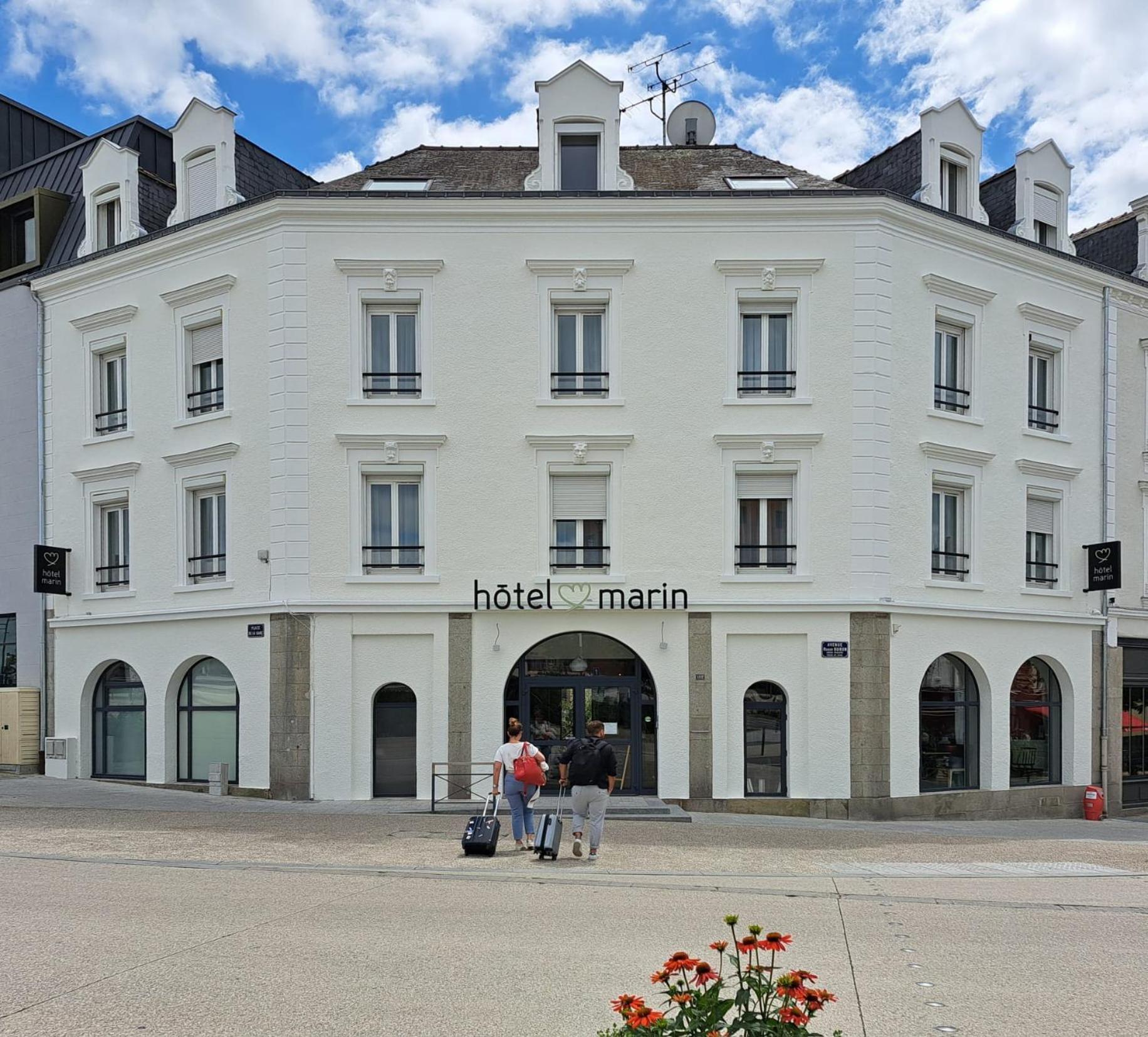 Hotel Et Apparts Marin Laval  Eksteriør bilde